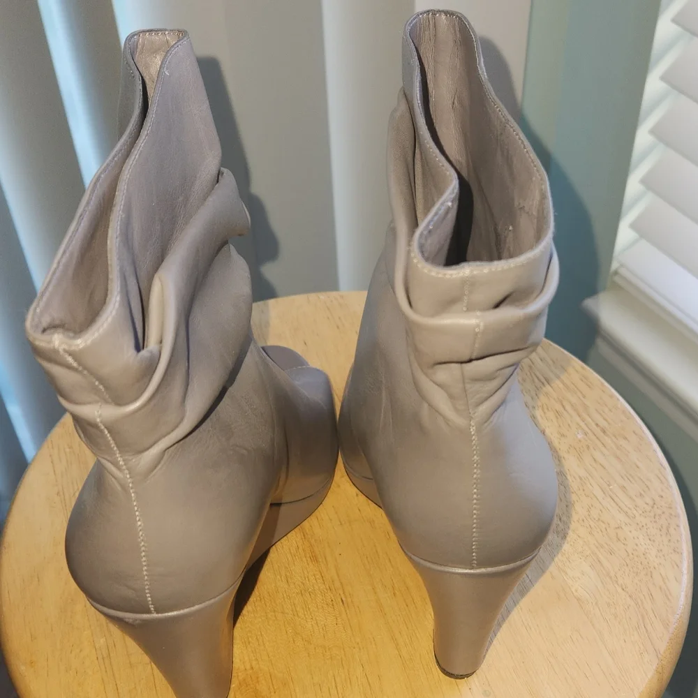 New worn BCBG booties - Picture 5 of 7